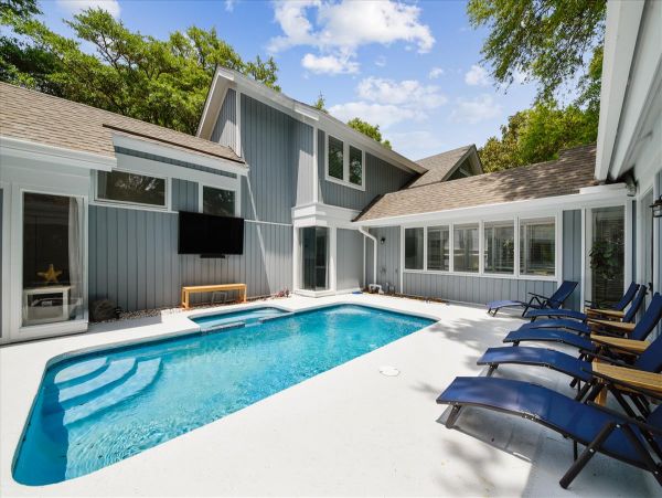 Five Bedroom Vacation Home in Hilton Head Sleeps 20 Guests