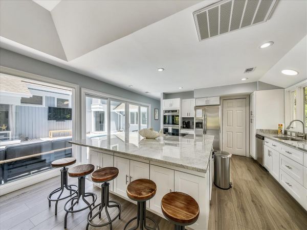 Five Bedroom Vacation Home in Hilton Head Sleeps 20 Guests