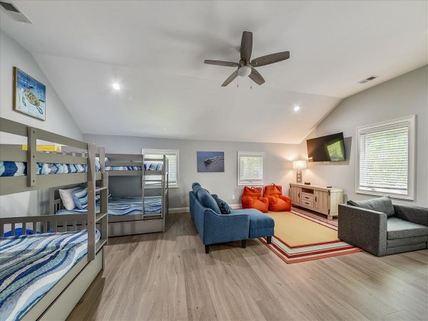 Five Bedroom Vacation Home in Hilton Head Sleeps 20 Guests