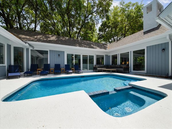 Five Bedroom Vacation Home in Hilton Head Sleeps 20 Guests