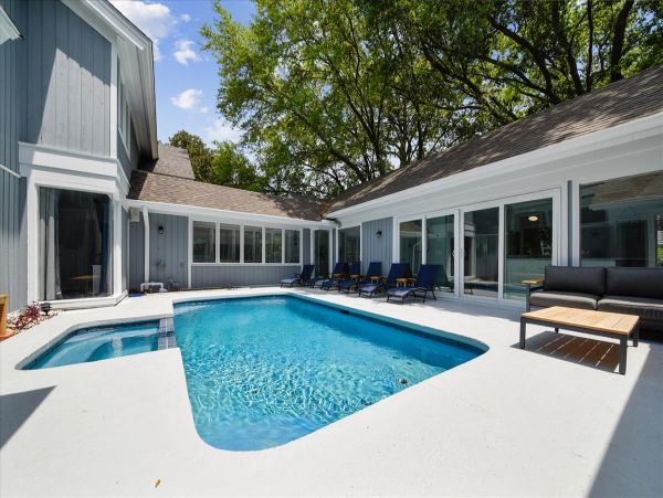 Five Bedroom Vacation Home in Hilton Head Sleeps 20 Guests