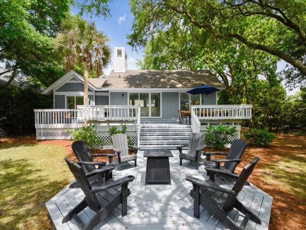 Five Bedroom Vacation Home in Hilton Head Sleeps 20 Guests