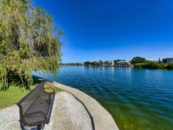 Siesta Key Vacation Condo with 2 Bedrooms Close to Beach