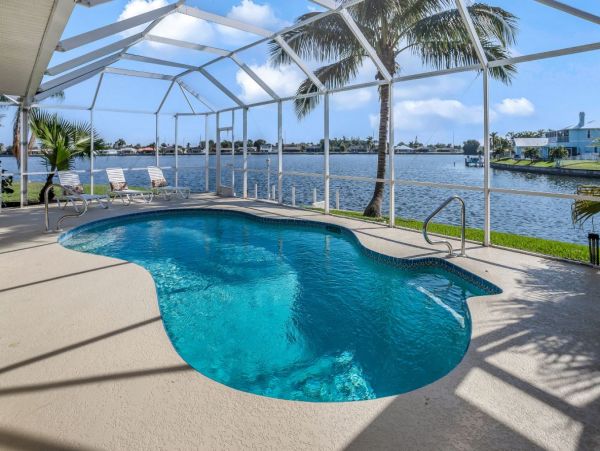 Cape Coral Lovely Vacation Home 3 Bedrooms Canal Views