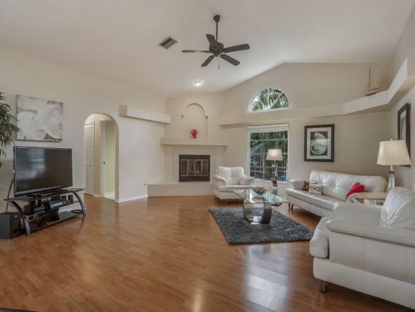 Cape Coral Lovely Vacation Home 3 Bedrooms Canal Views
