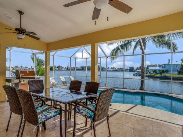 Cape Coral Lovely Vacation Home 3 Bedrooms Canal Views
