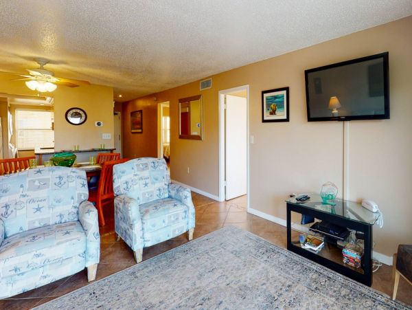 Madeira Beach Vacation Condo Located on Beach 2 Bedrooms