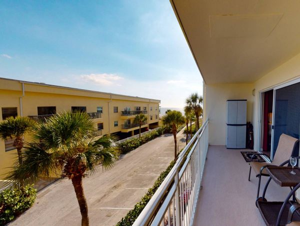 Madeira Beach Vacation Condo Located on Beach 2 Bedrooms
