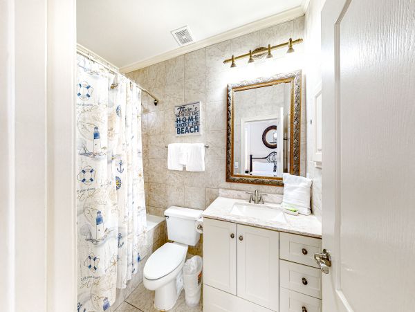 Three Bedroom Vacation Cottage in Miramar Beach