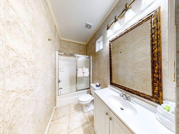 Three Bedroom Vacation Cottage in Miramar Beach