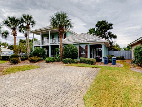Three Bedroom Vacation Cottage in Miramar Beach