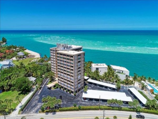 Beach front Two Bedroom Vacation Condo in Siesta Key