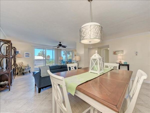 Beach front Two Bedroom Vacation Condo in Siesta Key