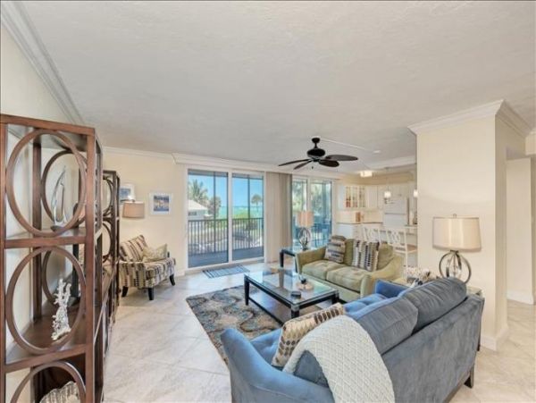 Beach front Two Bedroom Vacation Condo in Siesta Key