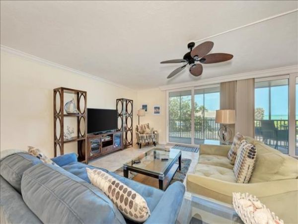 Beach front Two Bedroom Vacation Condo in Siesta Key