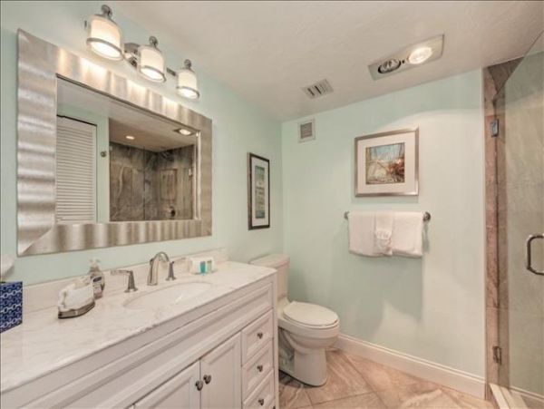 Beach front Two Bedroom Vacation Condo in Siesta Key