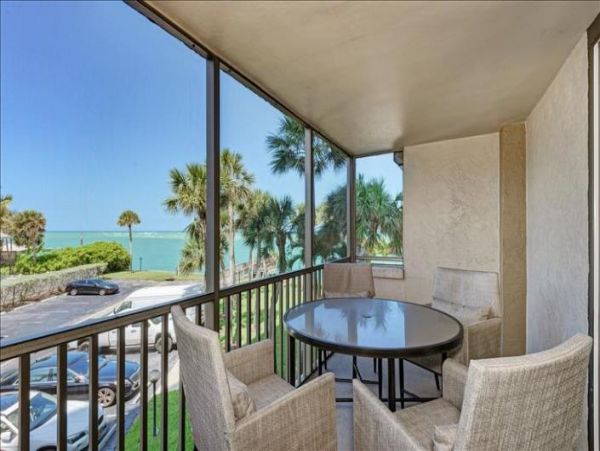 Beach front Two Bedroom Vacation Condo in Siesta Key