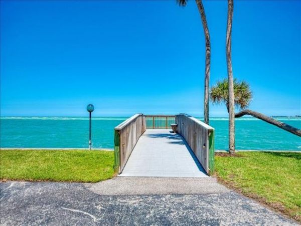 Beach front Two Bedroom Vacation Condo in Siesta Key