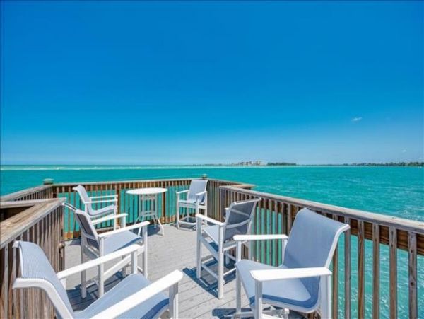 Beach front Two Bedroom Vacation Condo in Siesta Key