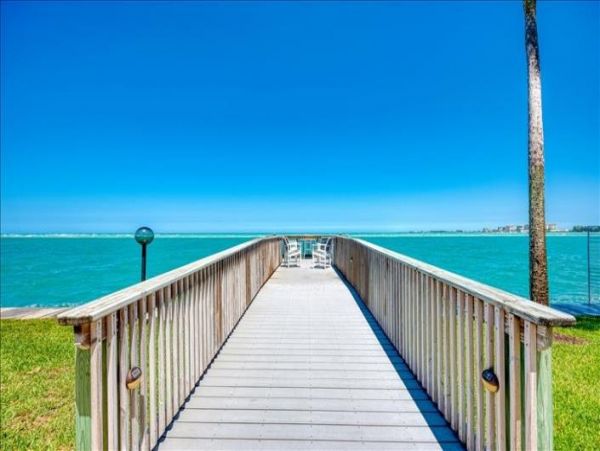 Beach front Two Bedroom Vacation Condo in Siesta Key