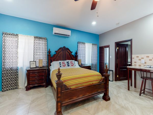 Ambergris Caye Home 1008100