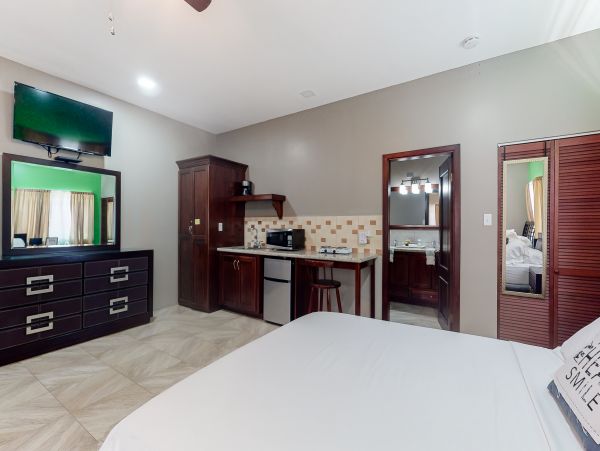 Ambergris Caye Home 1008100