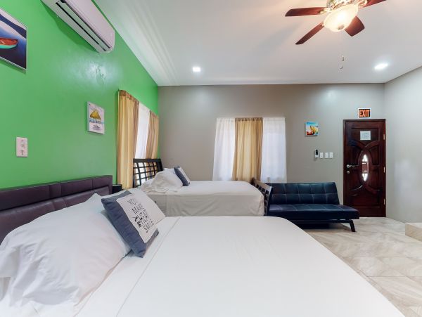 Ambergris Caye Home 1008100