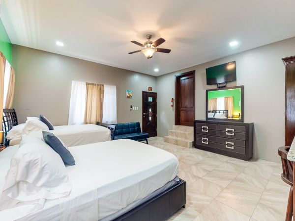 Ambergris Caye Home 1008101