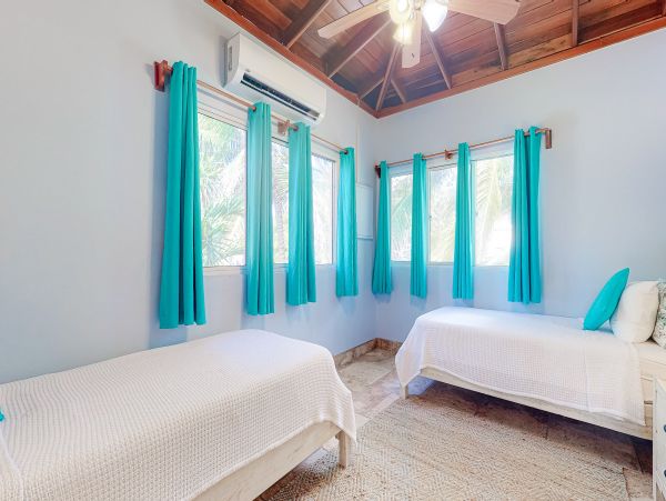 Ambergris Caye Home 1008120