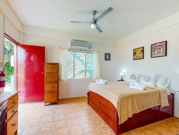 Ambergris Caye Home 1008130