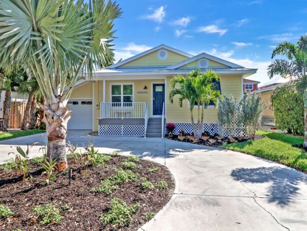 Fort Myers Vacation Home with Pool and Boat Dock