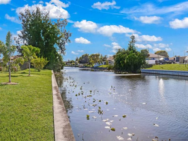 Cape Coral Vacation Home Three Bedroom