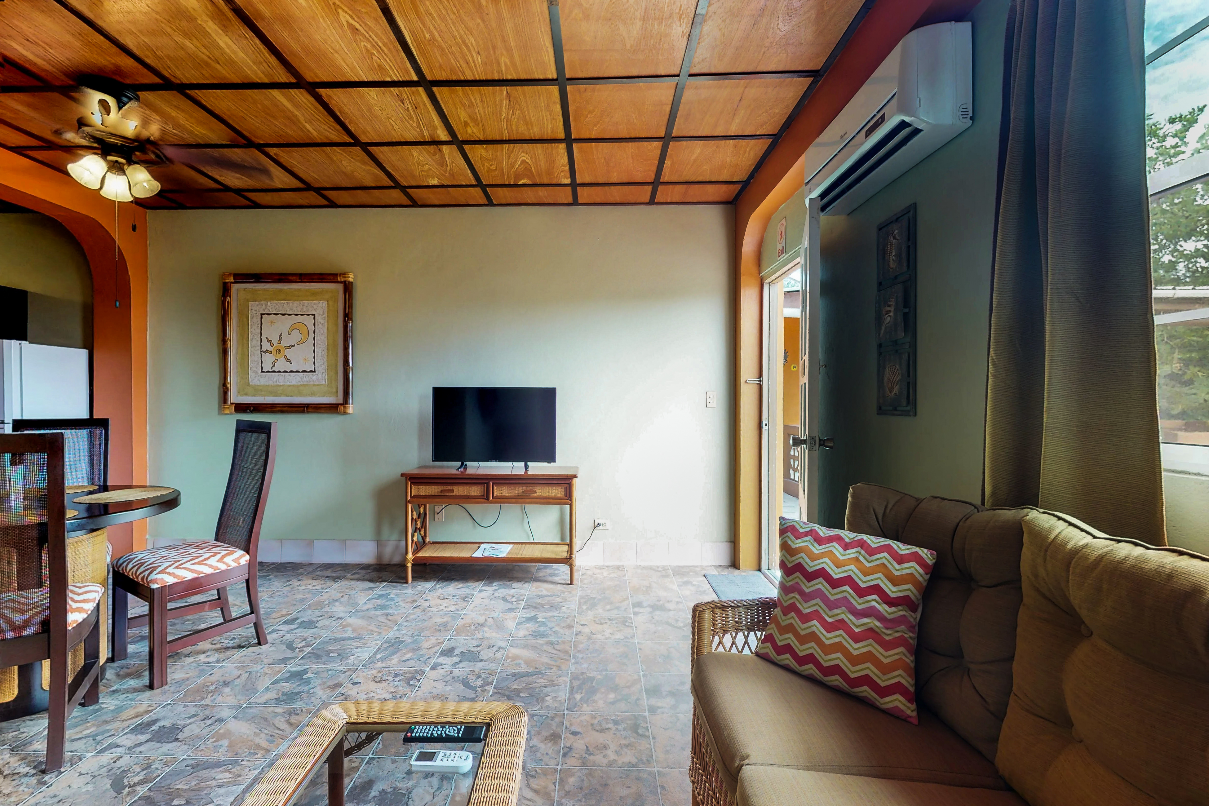 Ambergris Caye Home 1008186