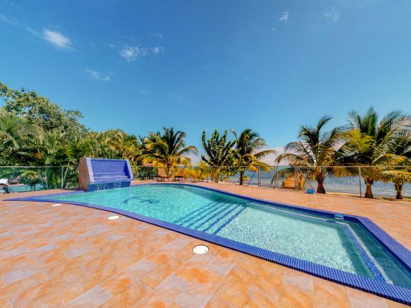 Ambergris Caye Home 1008195