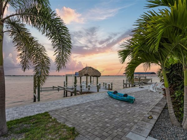 Cape Coral Luxury Vacation Rental  4-Bedroom Gulf Coast Pool Home