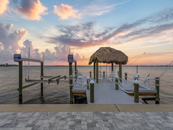 Cape Coral Luxury Vacation Rental  4-Bedroom Gulf Coast Pool Home