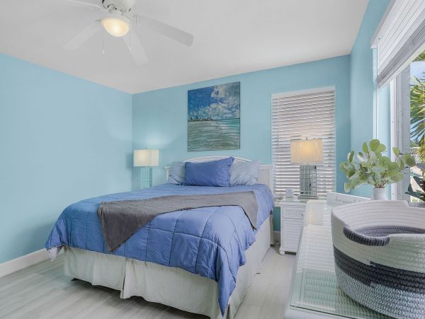 Cape Coral Luxury Vacation Rental  4-Bedroom Gulf Coast Pool Home