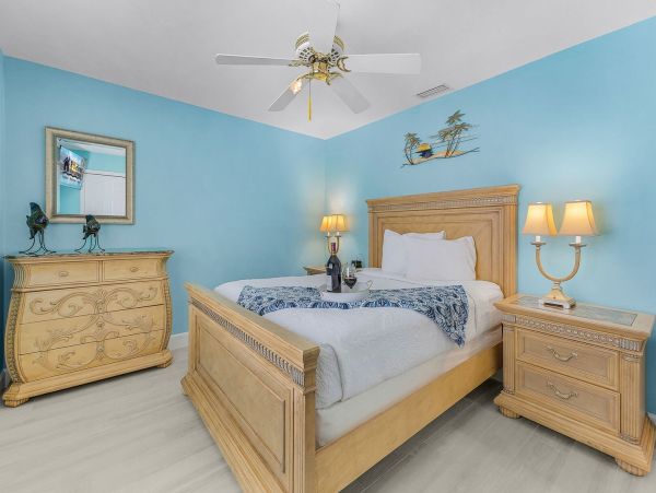 Cape Coral Luxury Vacation Rental  4-Bedroom Gulf Coast Pool Home
