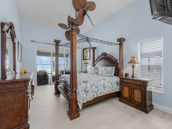 Cape Coral Luxury Vacation Rental  4-Bedroom Gulf Coast Pool Home