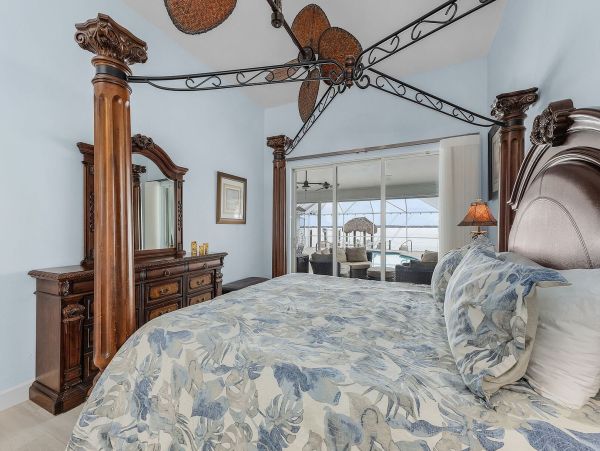 Cape Coral Luxury Vacation Rental  4-Bedroom Gulf Coast Pool Home