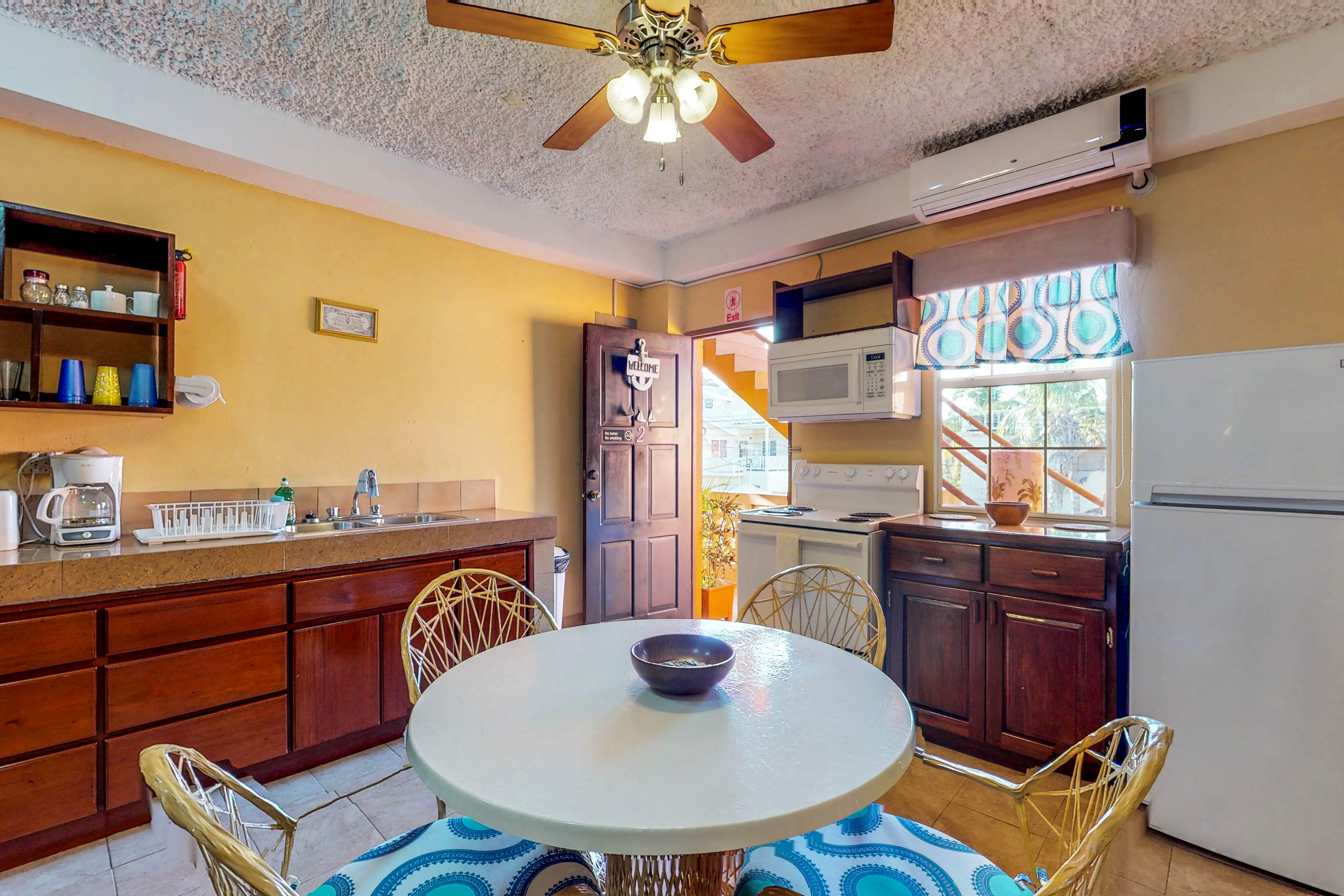 Ambergris Caye Home 1008225