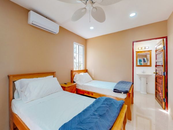 Ambergris Caye Home 1008240