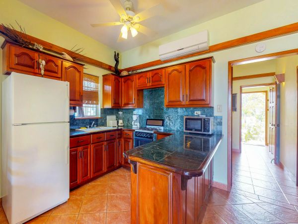 Ambergris Caye Home 1008242