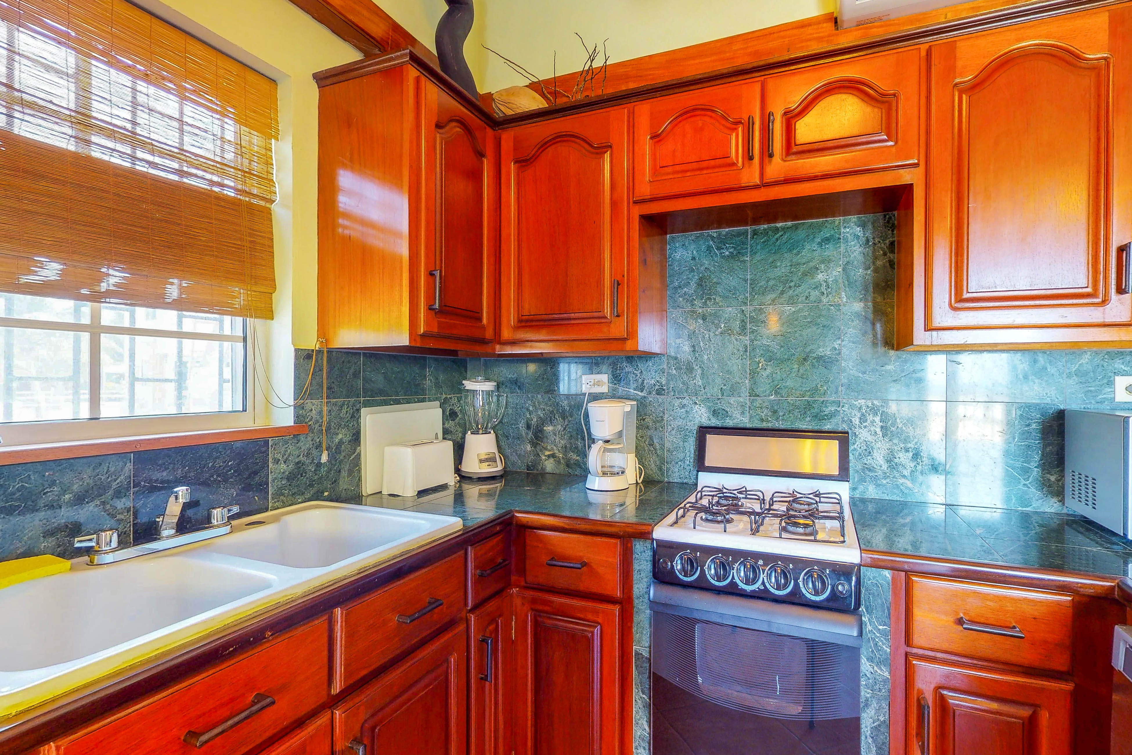 Ambergris Caye Home 1008242