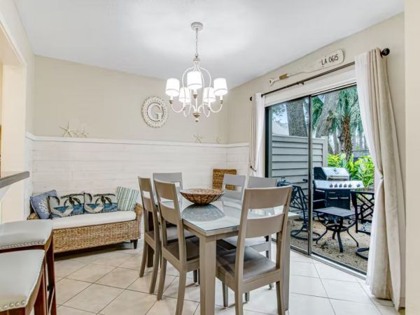 Beautiful Hilton Head Vacation Condo Near Beach with Pool