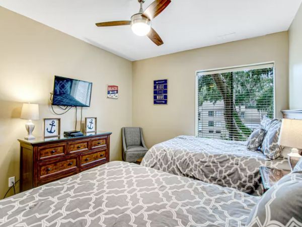 Beautiful Hilton Head Vacation Condo Near Beach with Pool