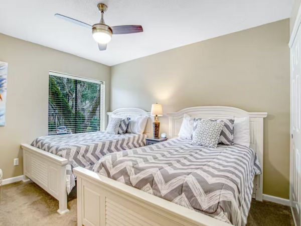Beautiful Hilton Head Vacation Condo Near Beach with Pool