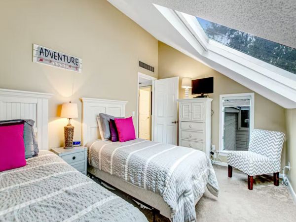 Beautiful Hilton Head Vacation Condo Near Beach with Pool