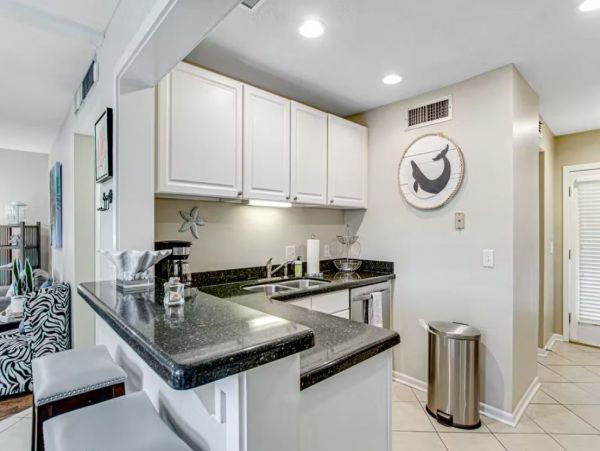 Beautiful Hilton Head Vacation Condo Near Beach with Pool