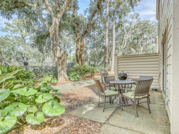 Beautiful Hilton Head Vacation Condo Near Beach with Pool